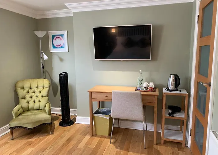 Weslie Guest House